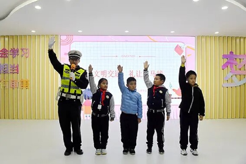 ͨͨУ԰ ൺϹΪСѧʦ ..