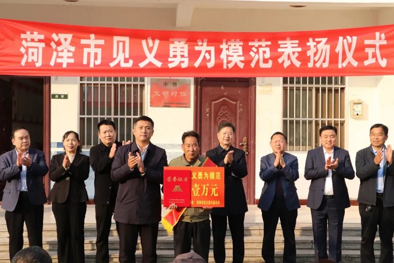 �����ƾ٣�����۩������