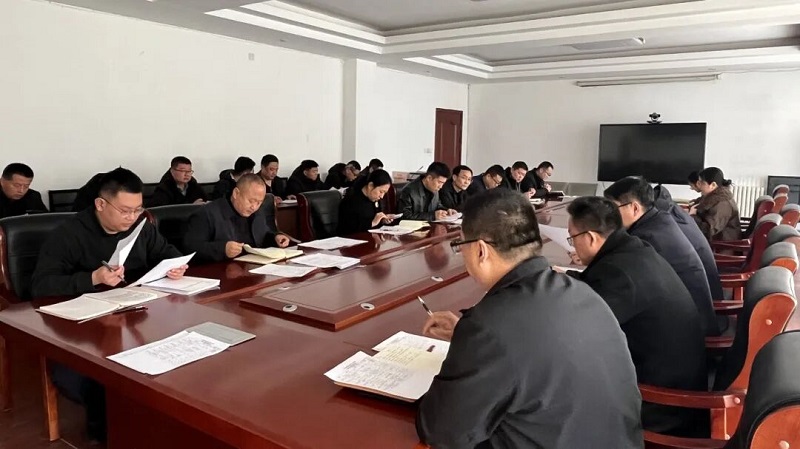 ���ȴ������ƽ�����ɽ��������˾ӻ��������İ���������ɫ