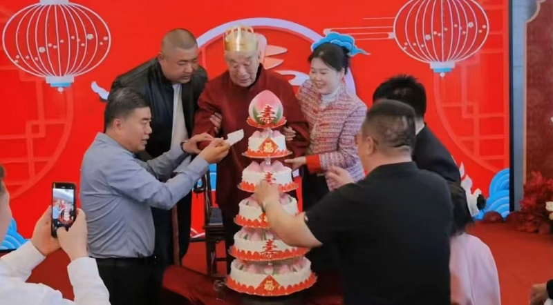 ��ս�ϱ���ɽ��������������ף��ʽ��ɽ�����Ծ���